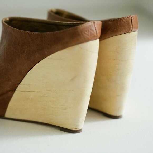 Cynthia Vincent Brown Leather Embossed Wedge slide - Picture 4 of 9